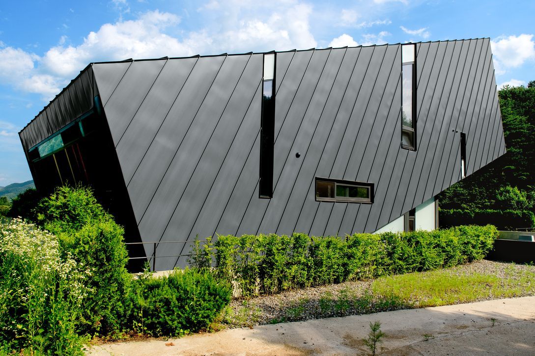 Winkelstehfalz-Fassade an Appartmenthäusern